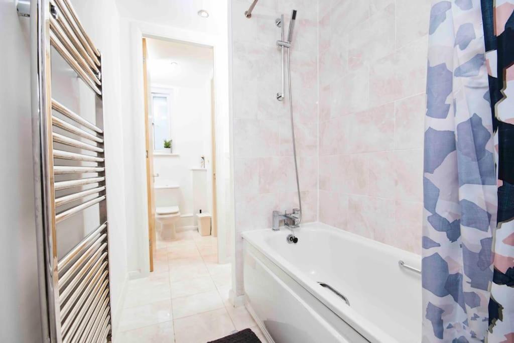 Dellehomes- Free Parking, Wfh, Family-Friendly Manchester Dış mekan fotoğraf